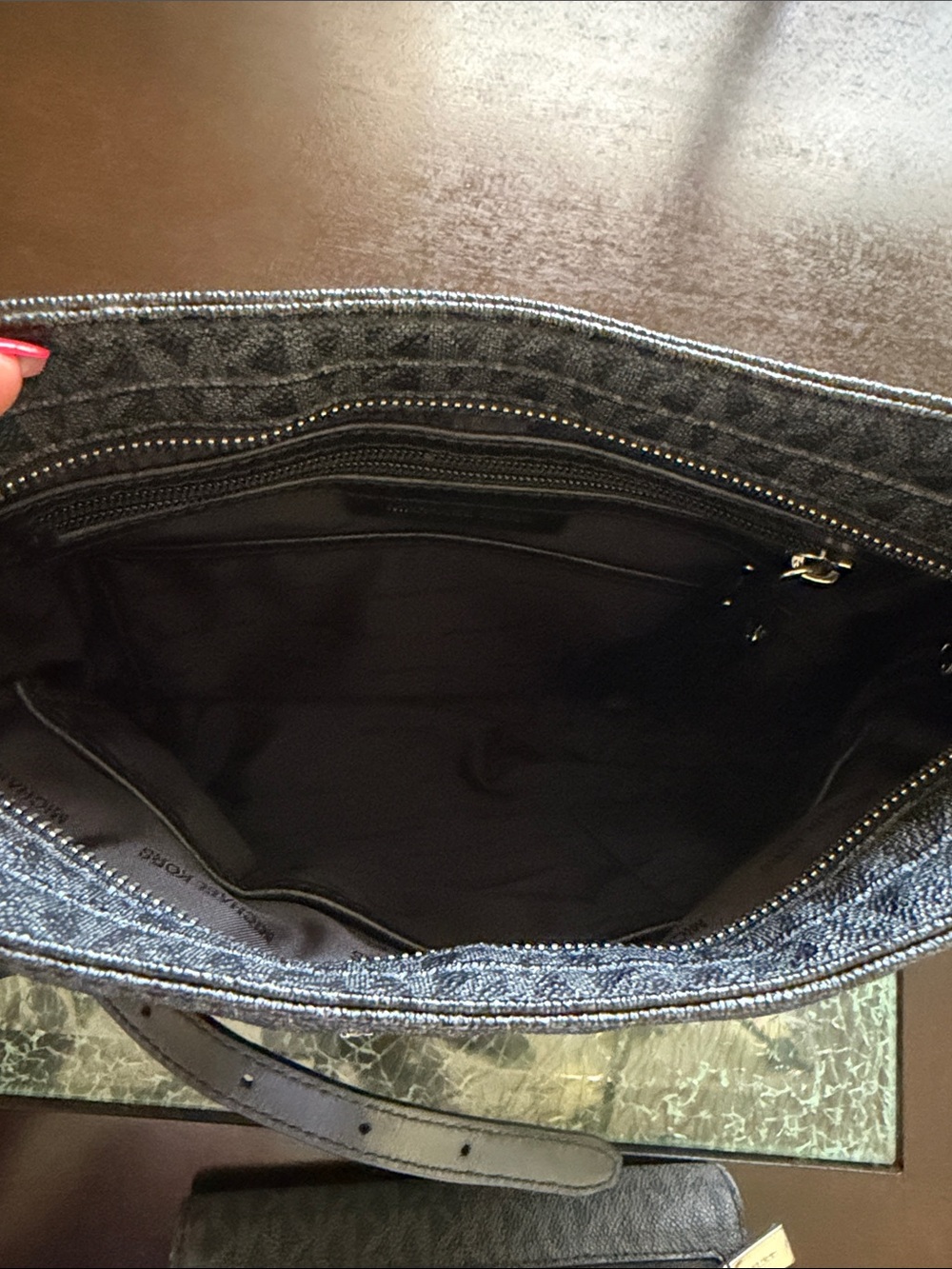 Michael Kors Black Signature Crossbody Bag with Matching Wallet - Picture 16 of 17